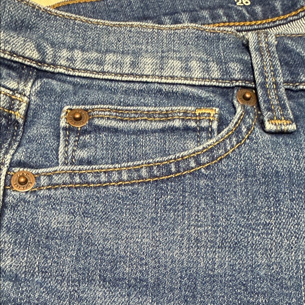 GAP 1969 Women's Medium Blue Frayed Hem Denim Cut Off Shorts, Size 26. - Picture 4 of 12